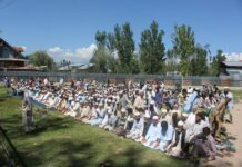 #Day58: Intense Clashes Erupt In Tral, Many Stuck Inside Khanqah-i-Faiz