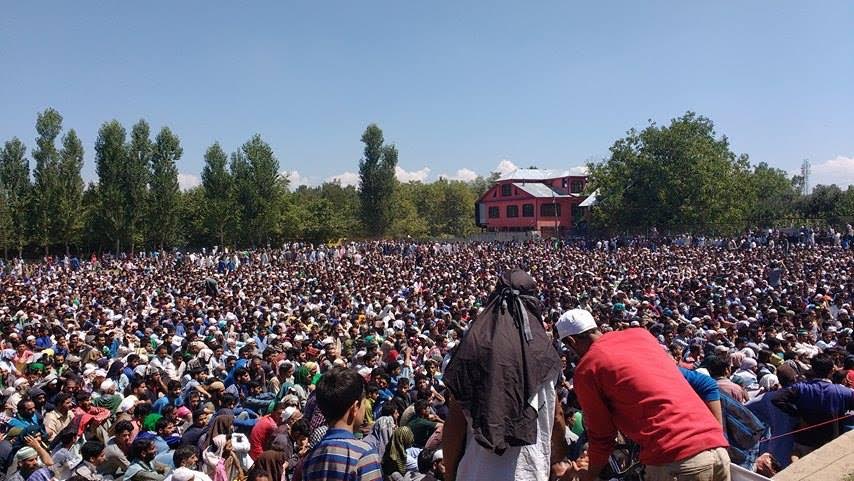Tens of thousands of people participated in pro-freedom rally at Pinjoora Shopian on Sep 04, 2016.