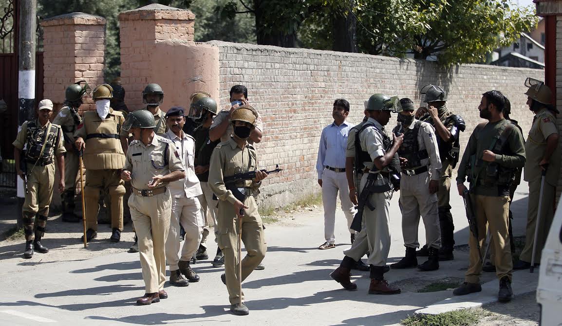 Large number of police and CRPF men had sealed the residence of Syed Ali Geelani from all sides and no one was allowed to enter it. (KL Images: Bilal Bahadur)