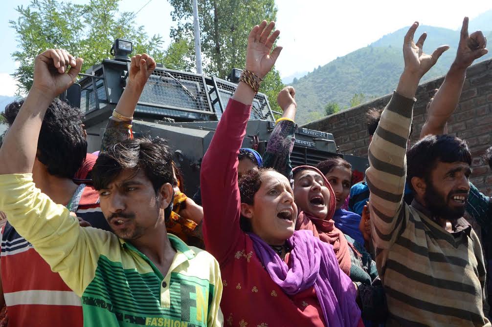 After news spread that a militant was killed by army, people from Argam and adjoining villages came out of their homes holding pro-freedom protests which later ensued in clashes. (KL Image: Bilal Bahadur)