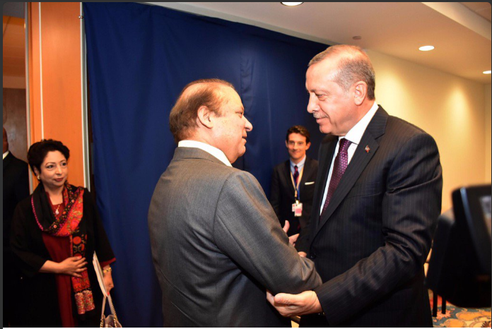 Pakistan Prime Minister Nawaz Sharif being greeted by Turkey's President Recep Tayyib Erdogan in New York. (Twitter Image by Maleeha Lodhi)