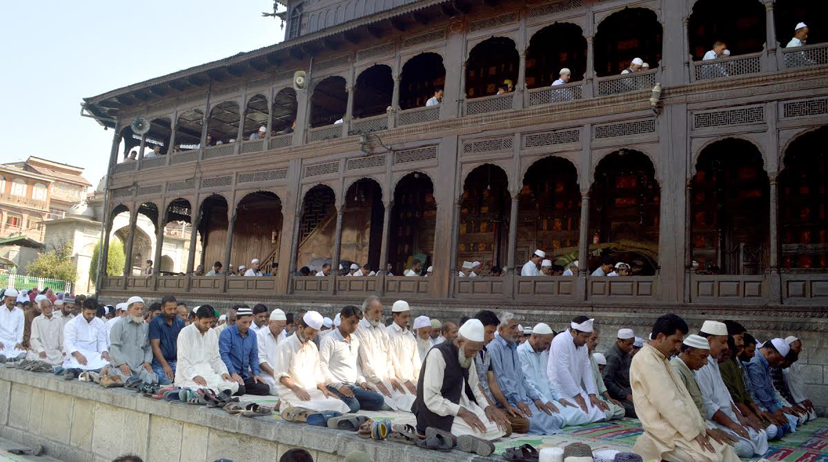 Muslims pray at the Shah-e-Hamdan shrine in curfewwed Srinagar to commemorate the death anniversary of Mir Syed Ali Hamdani (RA) on Friday, September. 9, 2016. (KL Image: Bilal Bahadur)
