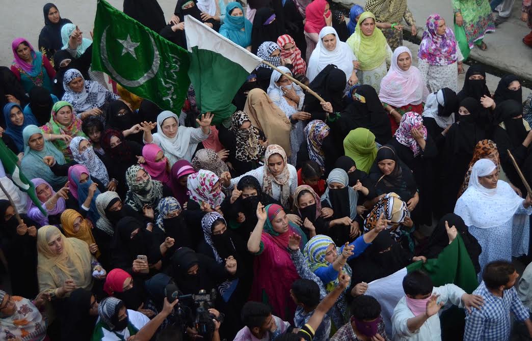 A woman pro-freedom rally was held in Batamaloo on Sep 27, 2016. (KL Image: Bilal Bahadur)