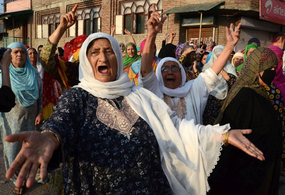 Kashmiri women hold pro-freedom protests during the funeral of Abdul Qayoom in Srinagar on September 10, 2016.