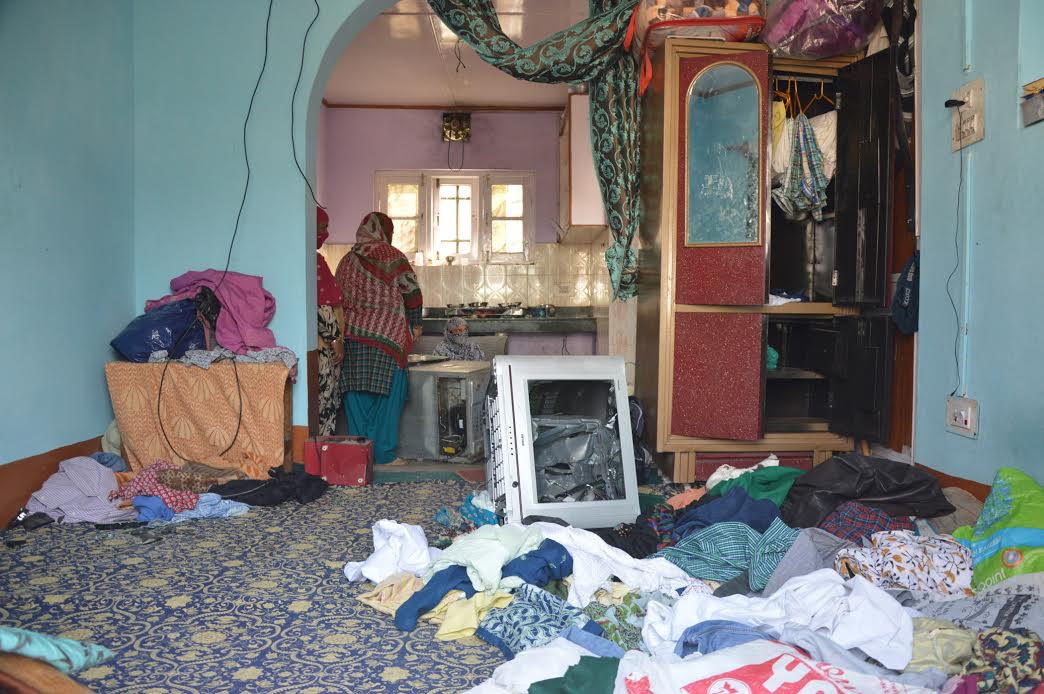 Operation ransacking in Barzulla on Oct 23, 2016 @ 4:30 AM. (KL Image: Bilal Bahadur)