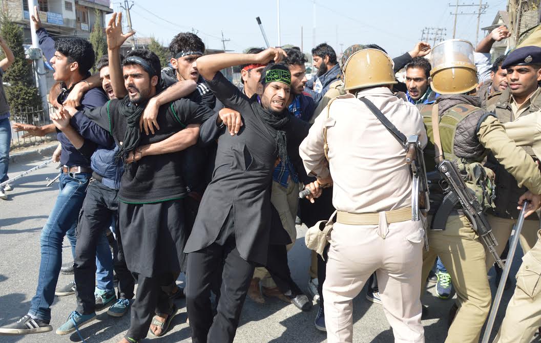 Shia mourners were stopped from reaching Lal Chowk on Oct 10, 2016. In this KL Image by Bilal Bahadur, forces stop the Shia community members in Batamaloo.