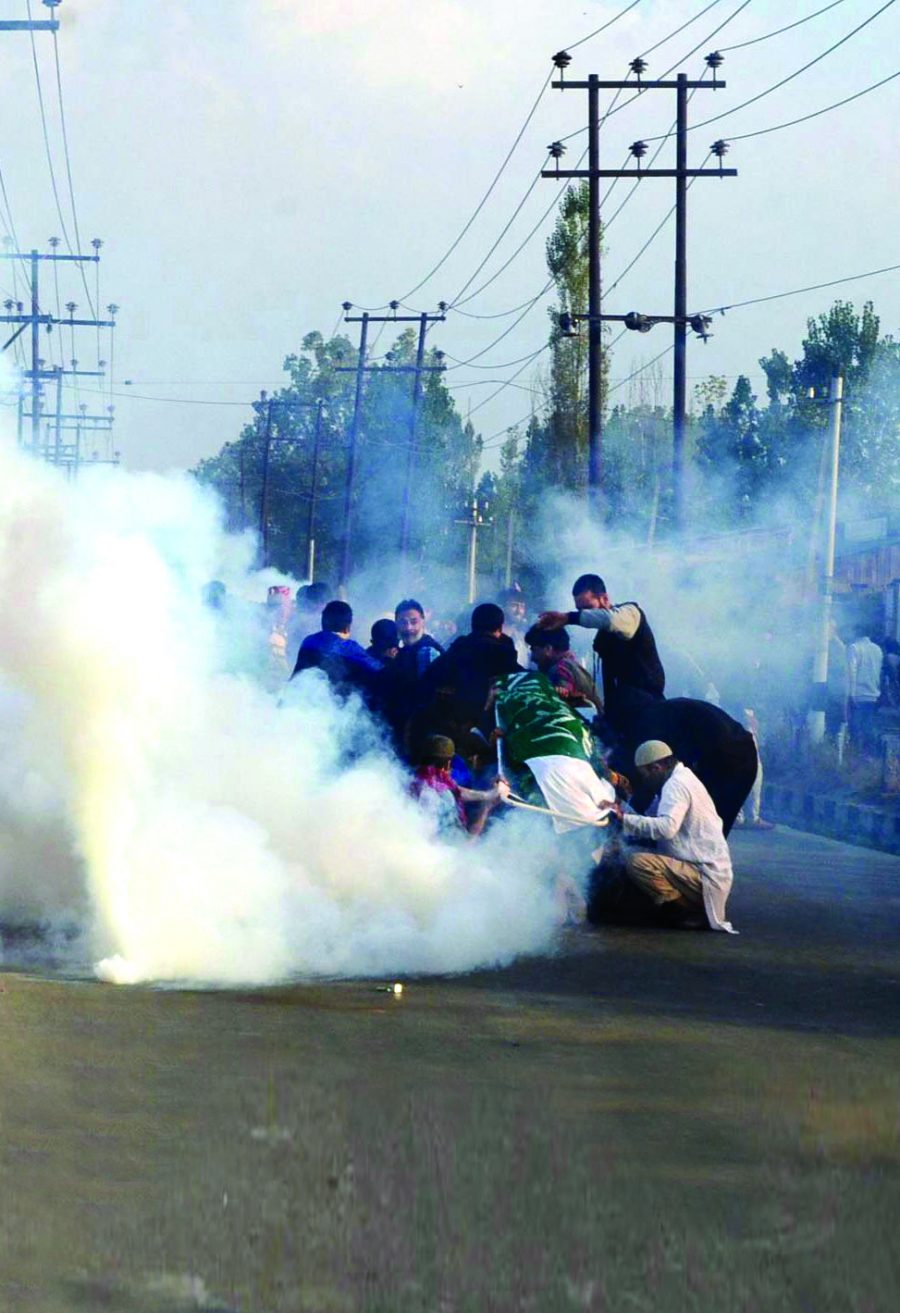 Jammu and Kashmir Police used tear gas shells on the body of a 12-year-old School student, Junaid Ahmad Akhoon, during his funeral procession at Saidapora area of Eidgah in Downtown. (Photo: Bilal Bahadur/KL)