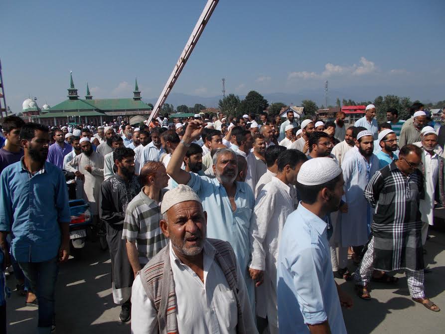Pro-freedom rally was taken out from Jamia Masjid Sopore on Oct 28, 2016. (KL Image: Mohammad Abu Bakar)