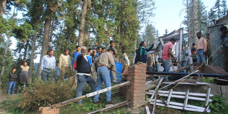 gulmarg-demolition-drive-on-oct-4th-2016