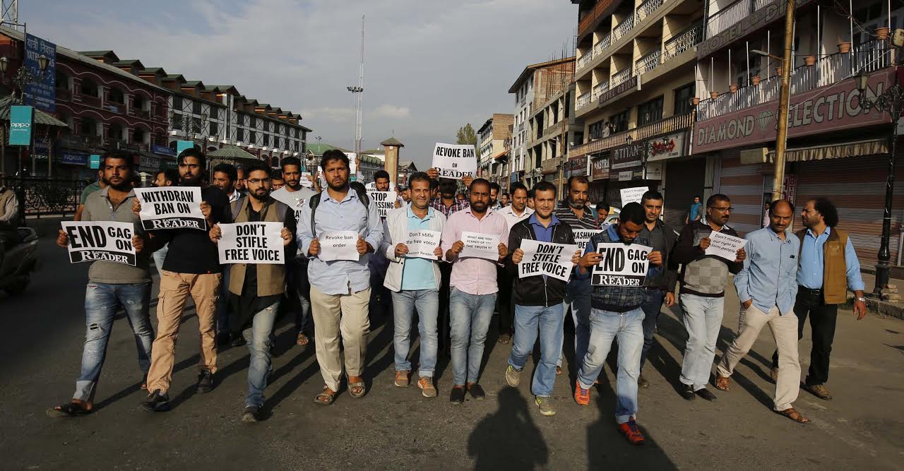Journalist hold protest march up to Civil Secretariat from Press Colony Srinagar against ban on 'Kashmir Reader' on Oct 5th 2016. (KL Image courtesy: Abid Bhat)