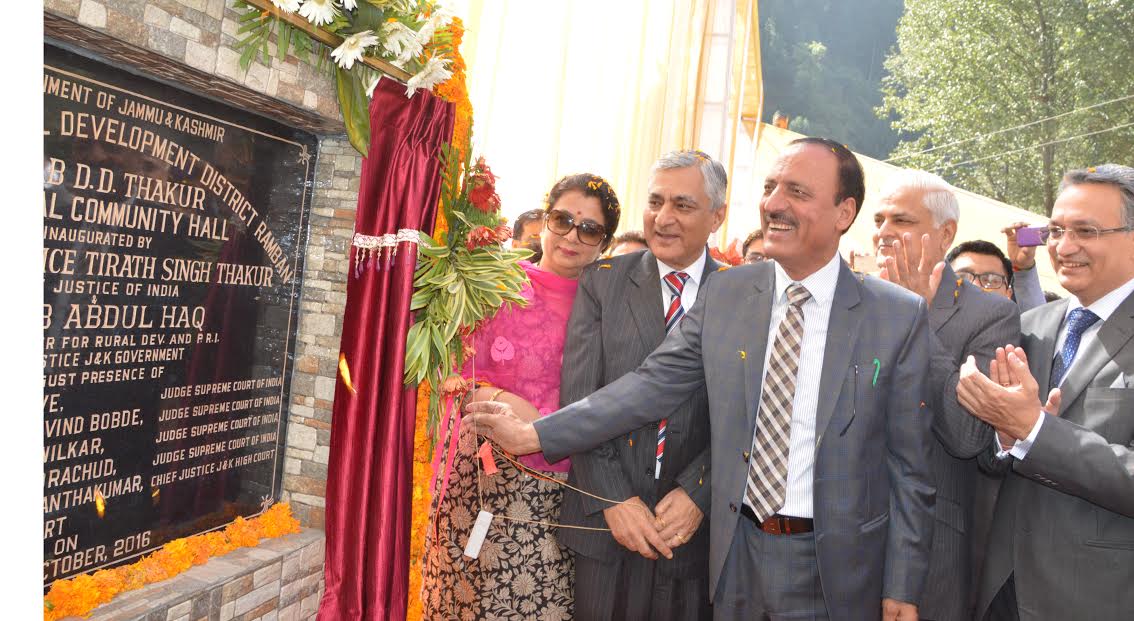 justice-t-s-thakur-in-his-village-on-oct-09-2016-sunday