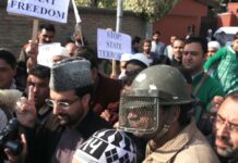 #Day112: Once Again, No Prayers Allowed at Jamia Masjid As Mirwaiz Arrested on Way