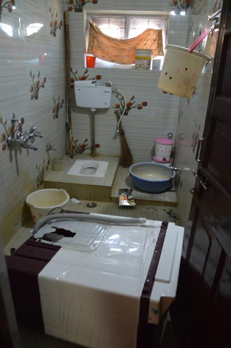Residents of Barzulla alleged that men in uniform ransacked their private property and looted valuable item during a raid on Oct 23, 2016 @ 4:30 AM. (KL Image: Bilal Bahadur)