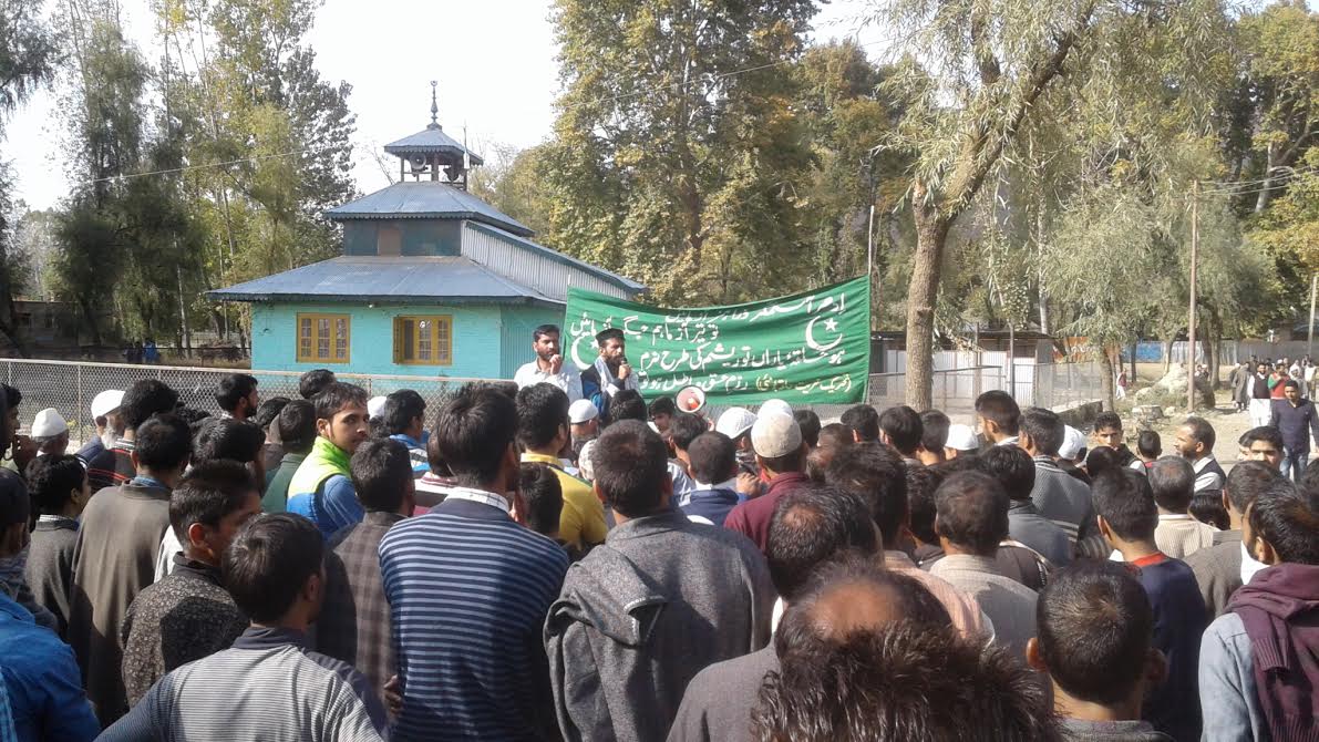 A pro-freedom rally was held in Bomai area of Sopore in North Kashmir on Oct 21, 2016. (KL Image: Mohammad Abu Bakar)