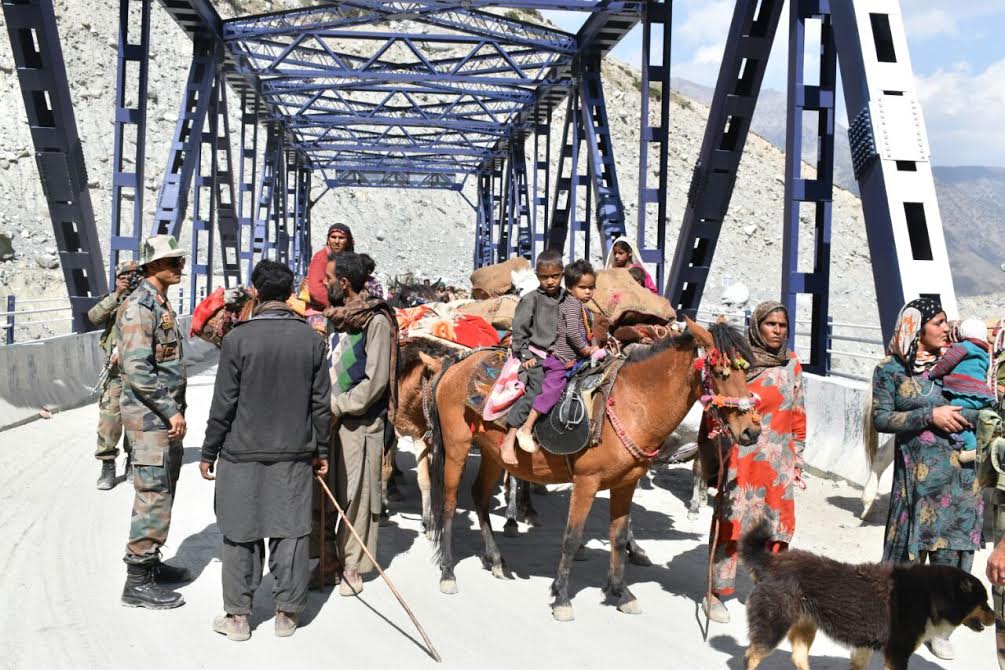 shopian-army-with-bakerwals