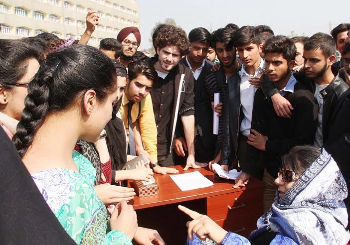 students-with-cm-civil-secretariat