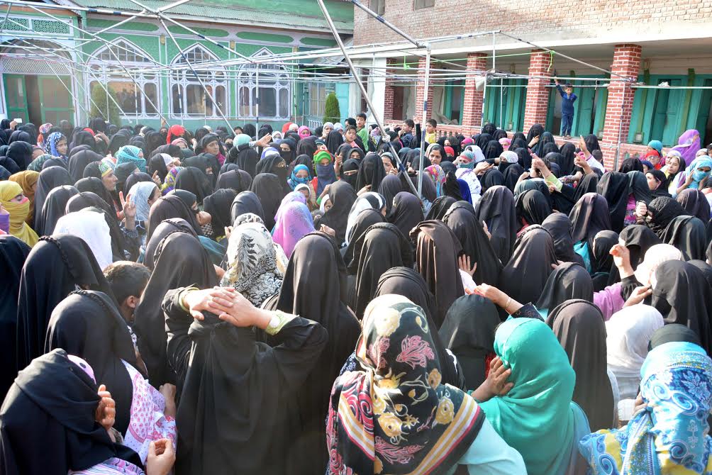 A women pro-freedom rally in Bijbehara on 4th Oct 2016. (KL Image)