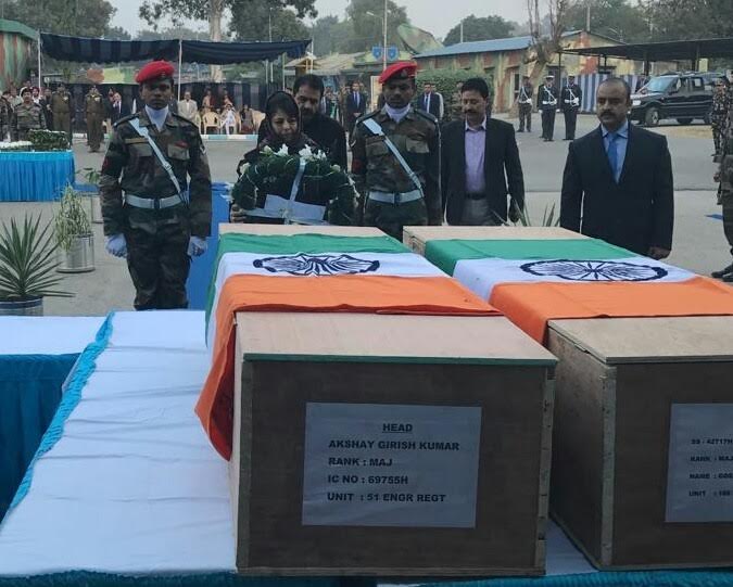 cm-wreath-laying