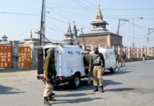 Govt disallows congregational prayers in Jamia Masjid; Mirwaiz under house arrest