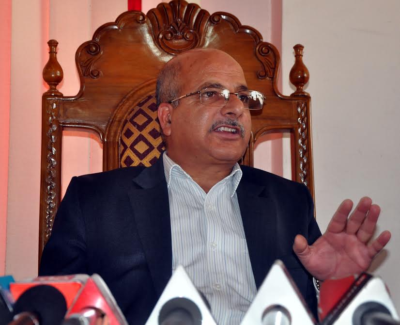 Chairman J&K BOSE Prof Zahoor Ahmad Chatt addressing a press conference in Bemina on Nov 03, 2016. (KL Image: Bilal Bahadur)