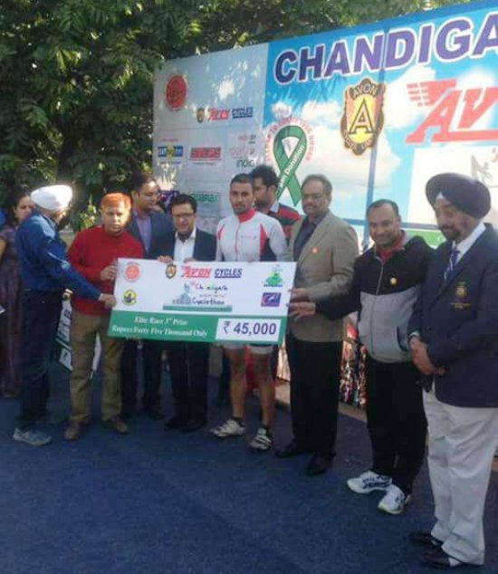 Cyclist Akbar Khan being honoured in Chandigarh