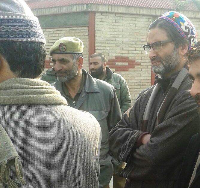 JKLF Chairman not allowed to enter inside hoiuse of senior resistance leader Syed Ali Geelani (Image: JKLLF)