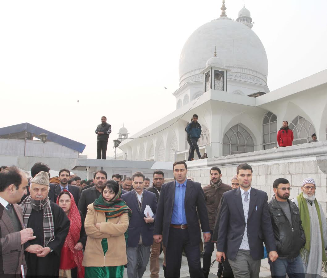 ms-mehbooba-at-hazratbal