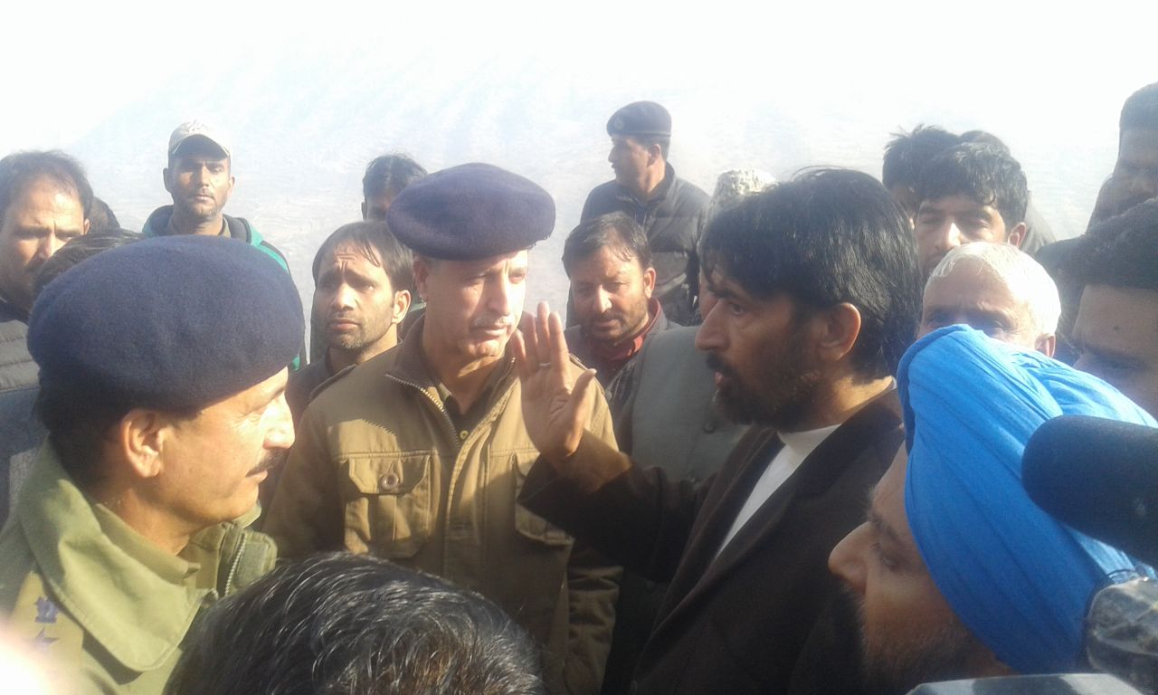 Delegation led by Congress state chief G A Mir stopped to move forward (Image: JKPCC)