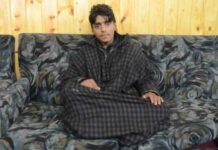 The boy who cleans Wular to earn a living rewarded