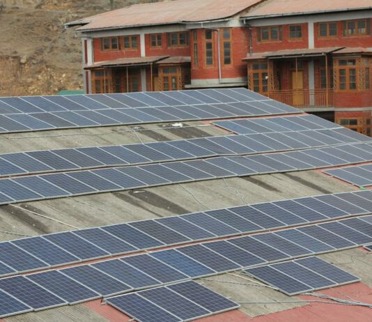 J&K Boosts Solar Drive; 37,000 Homes, 8,000 Govt Buildings Powered