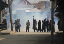 Clashes in Nowhatta, Sopore after Friday prayers