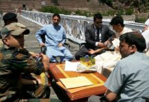 Pakistan repatriates two Kashmiri youth at Kaman bridge