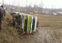 School bus turns turtle on Srinagar-Gulmarg highway