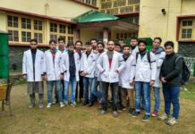 In solidarity with protesting NHM professionals, paramedics, doctors wear black bands