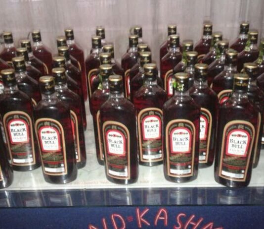 Police Book Man After Recovering Illicit Liquor During Vehicle Check in South Kashmir