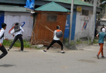 Students clash with forces in Lal Chowk