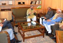 Mirwaiz details Aiyar led delegation about Kashmir Situation