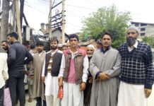 Education dept sweepers in Shopian work for Rs 25 per month; Demand regularisation