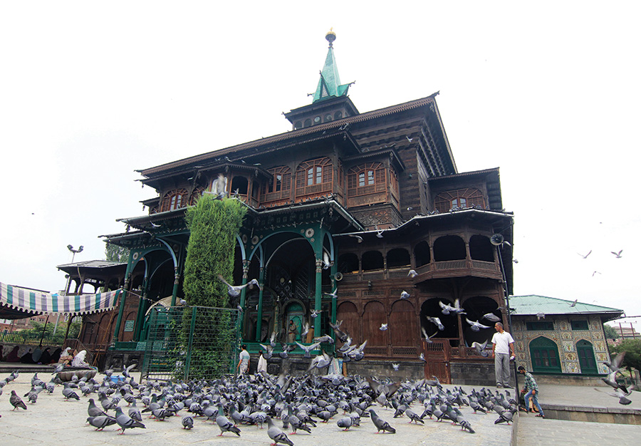 KAHN-KHA-SRINAGAR–PHOTOS-BY-BILAL-BAHADUR-(14)