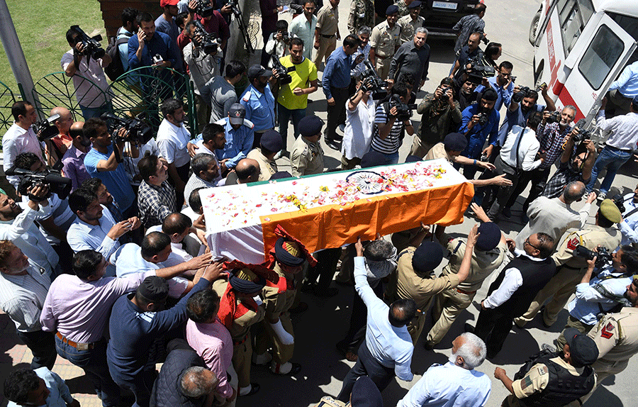 DYSP-m-Ayoub-Pandith-Funeral-(4)