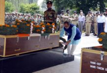 CM lays floral wreaths on Army Major, soldier’s bodies