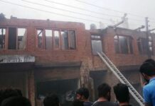 Fire destroys five residential houses at Dalipora Pulwama