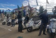 MLAs distribute 70 Motorized Tricycles in Shopian, Wachi
