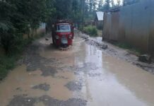 Dilapidated roads give tough time to Gulzarpora residents