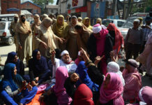 60 days on, Kashmir Anganwadi’s continue to protest