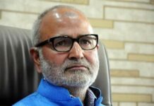 Akhtar reviews winter arrangements; Directs for immediate steps to address traffic, power issues