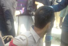 Locals thrash cop in Ganderbal for clicking pictures of a local girl, arrested