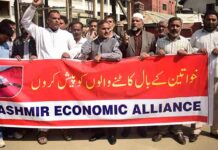 Kashmir traders protest against ‘braid chopping’ spree
