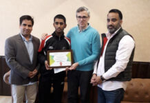 Omar felicitates Hamid Aziz for marathon feat