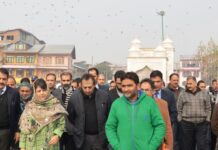 Eid-e-Milad: CM Mehbooba visists Hazratbal Dargah, reviews arrangements, pays obeisance
